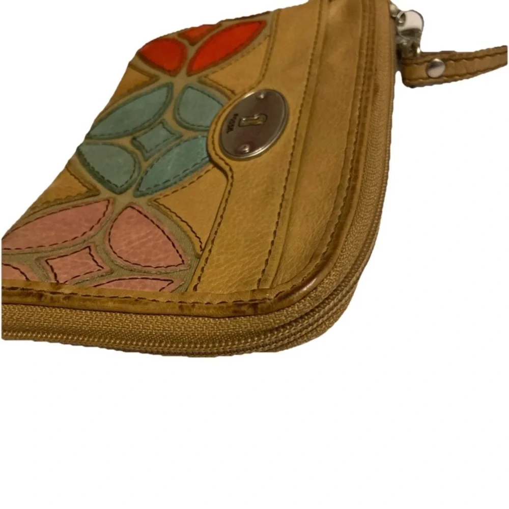 Fossil Women’s Leather Lined Flowers Logo Zip Around Wristlet Clutch SL4037. - Picture 7 of 11